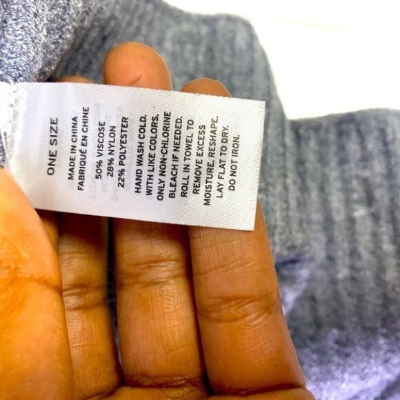 Elegant Warm Poncho in Grey - Picture 8 of 10